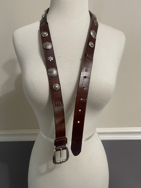 Accessories - VTG Fossil Brown Leather Belt with Silver Concho and Star Studs